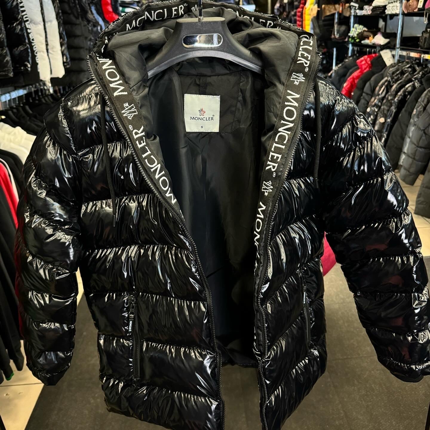 MONCLER ΜΠΟΥΦΑΝ ΓΥΑΛΙΣΤΕΡΟ