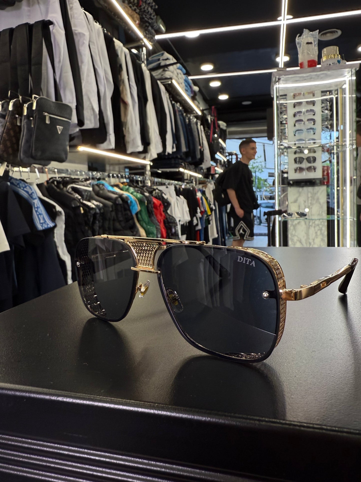 ΓΥΑΛΙΑ ΗΛΙΟΥ - DITA