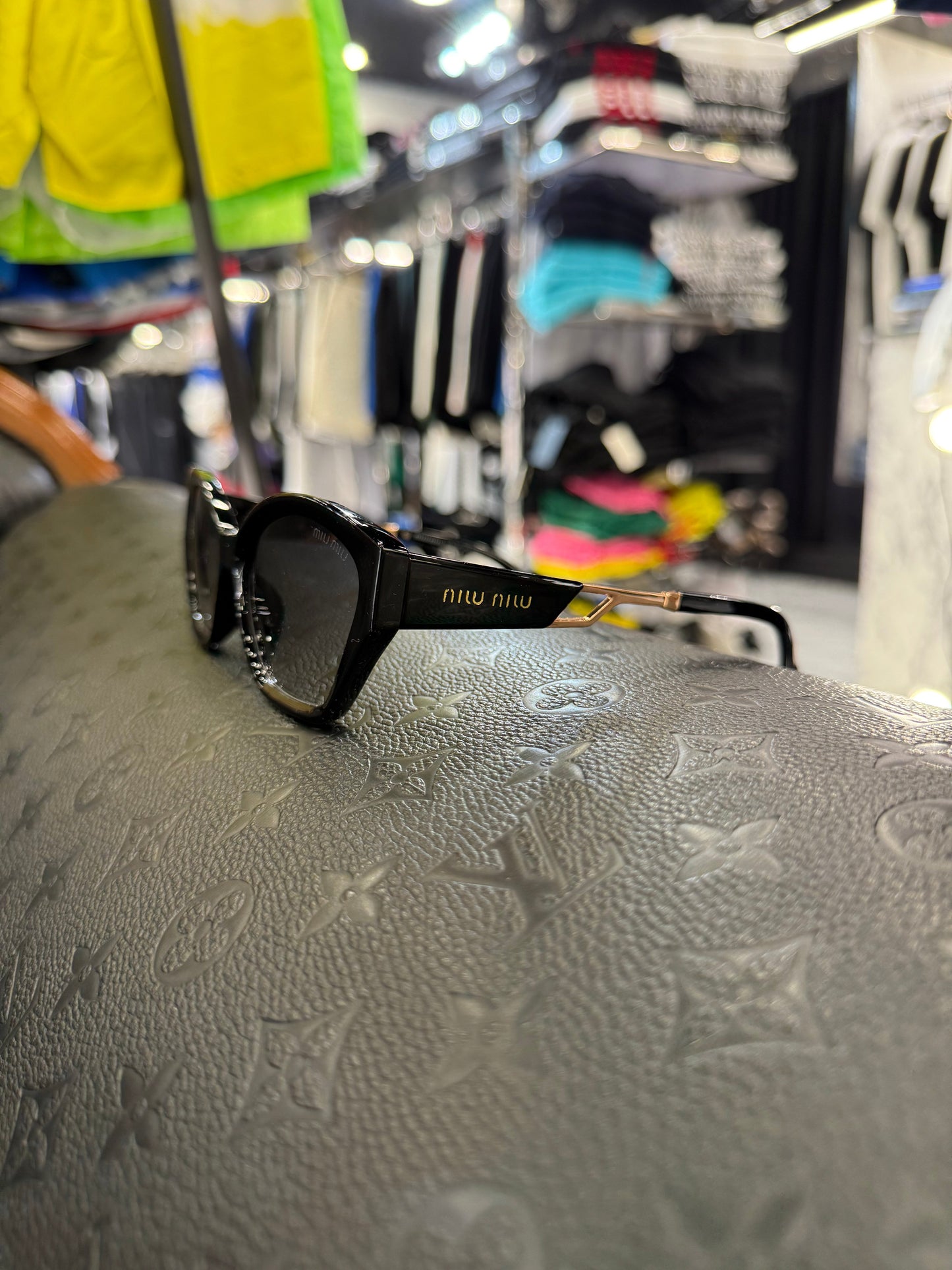 ΓΥΑΛΙΑ ΗΛΙΟΥ - MIU MIU