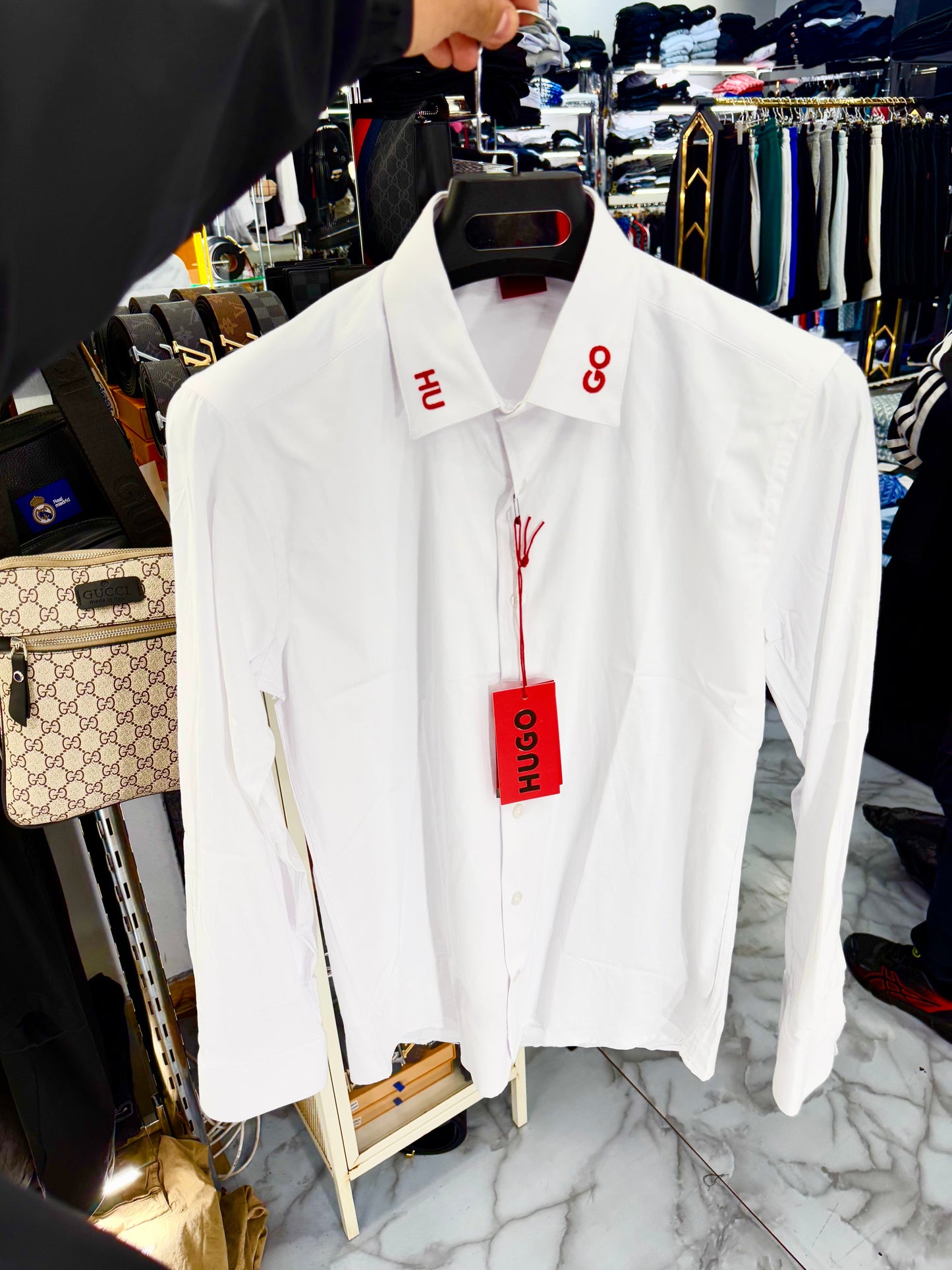 ΠΟΥΚΑΜΙΣΟ - HUGO