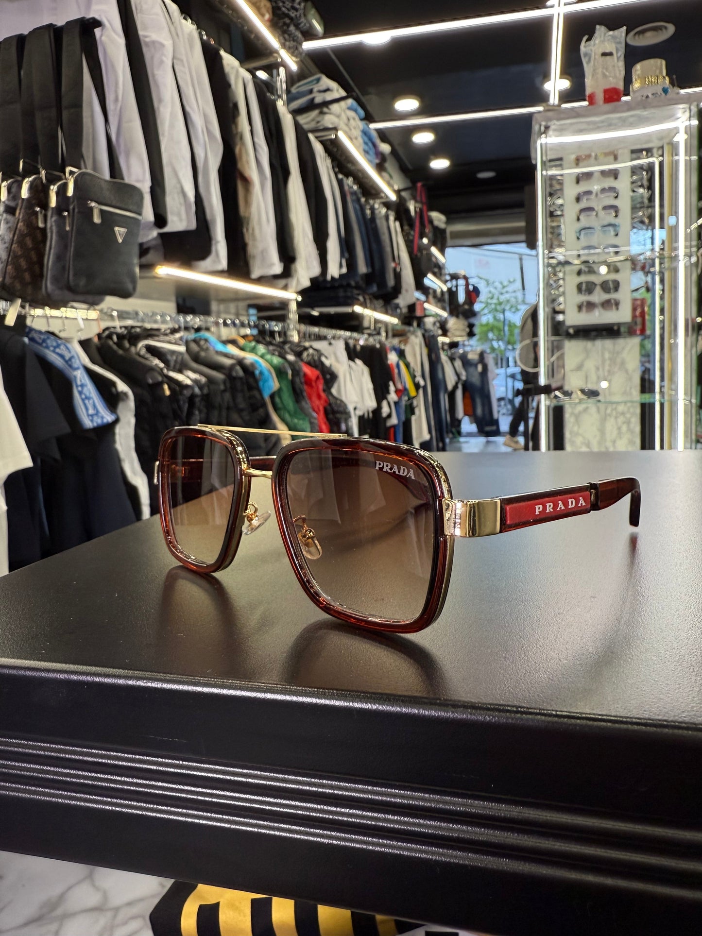 ΓΥΑΛΙΑ ΗΛΙΟΥ - PRADA