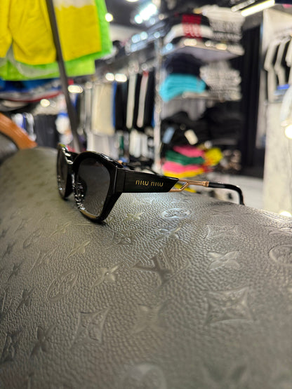 ΓΥΑΛΙΑ ΗΛΙΟΥ - MIU MIU