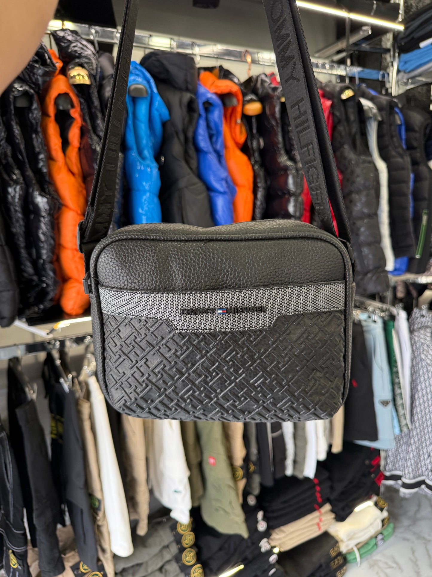 ΤΣΑΝΤΑΚΙ - TOMMY