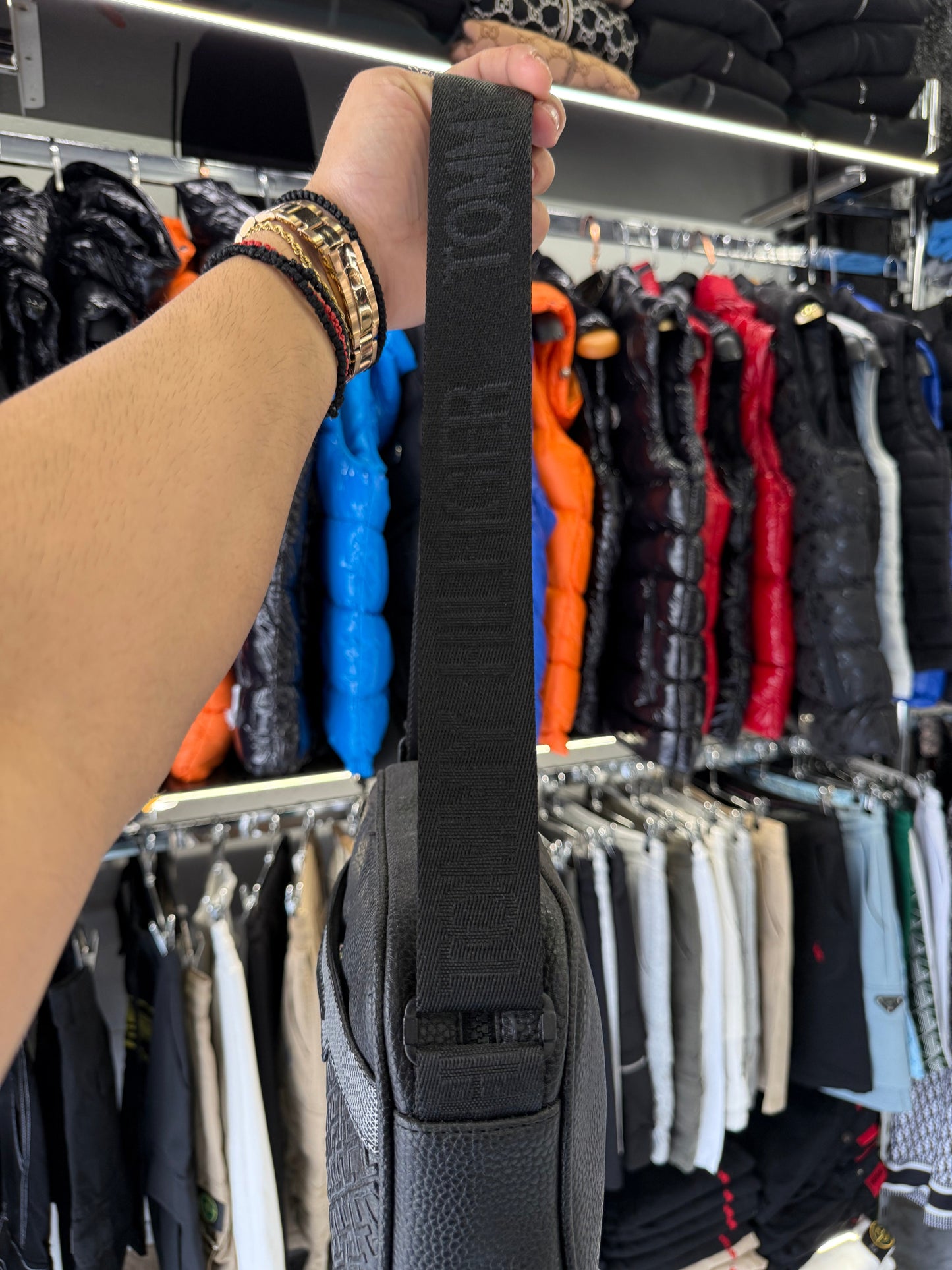 ΤΣΑΝΤΑΚΙ - TOMMY