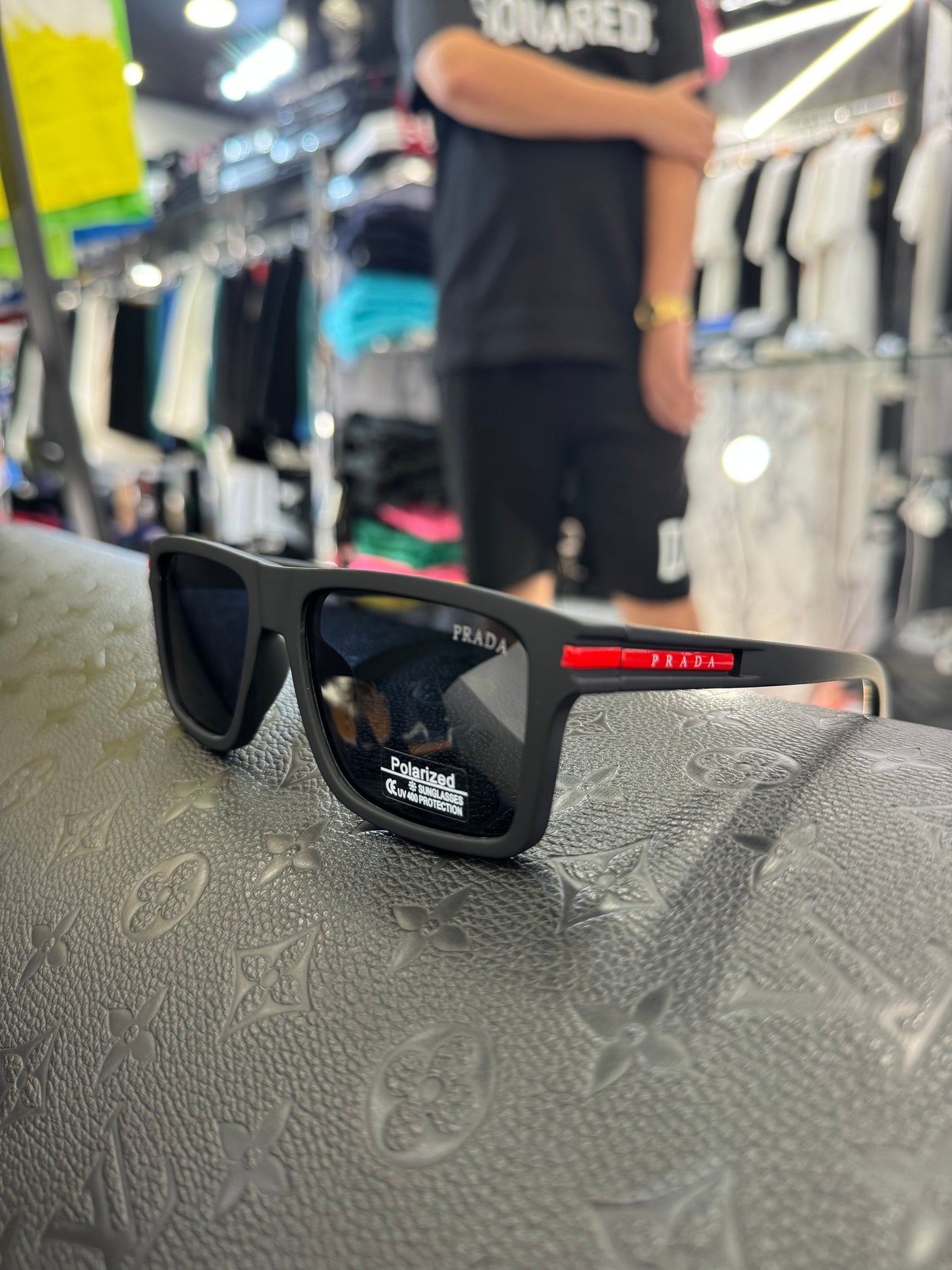 ΓΥΑΛΙΑ ΗΛΙΟΥ - PRADA