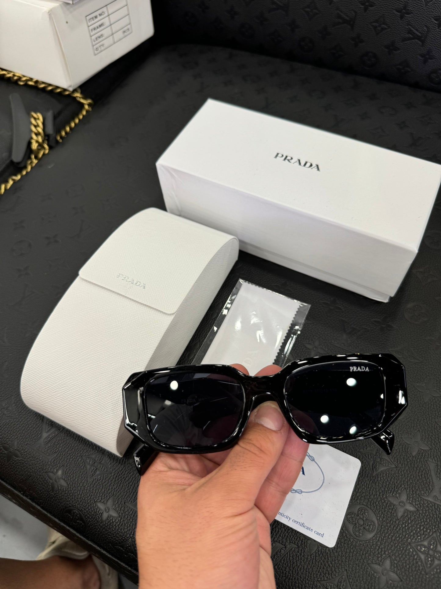 ΓΥΑΛΙΑ ΗΛΙΟΥ - PRADA