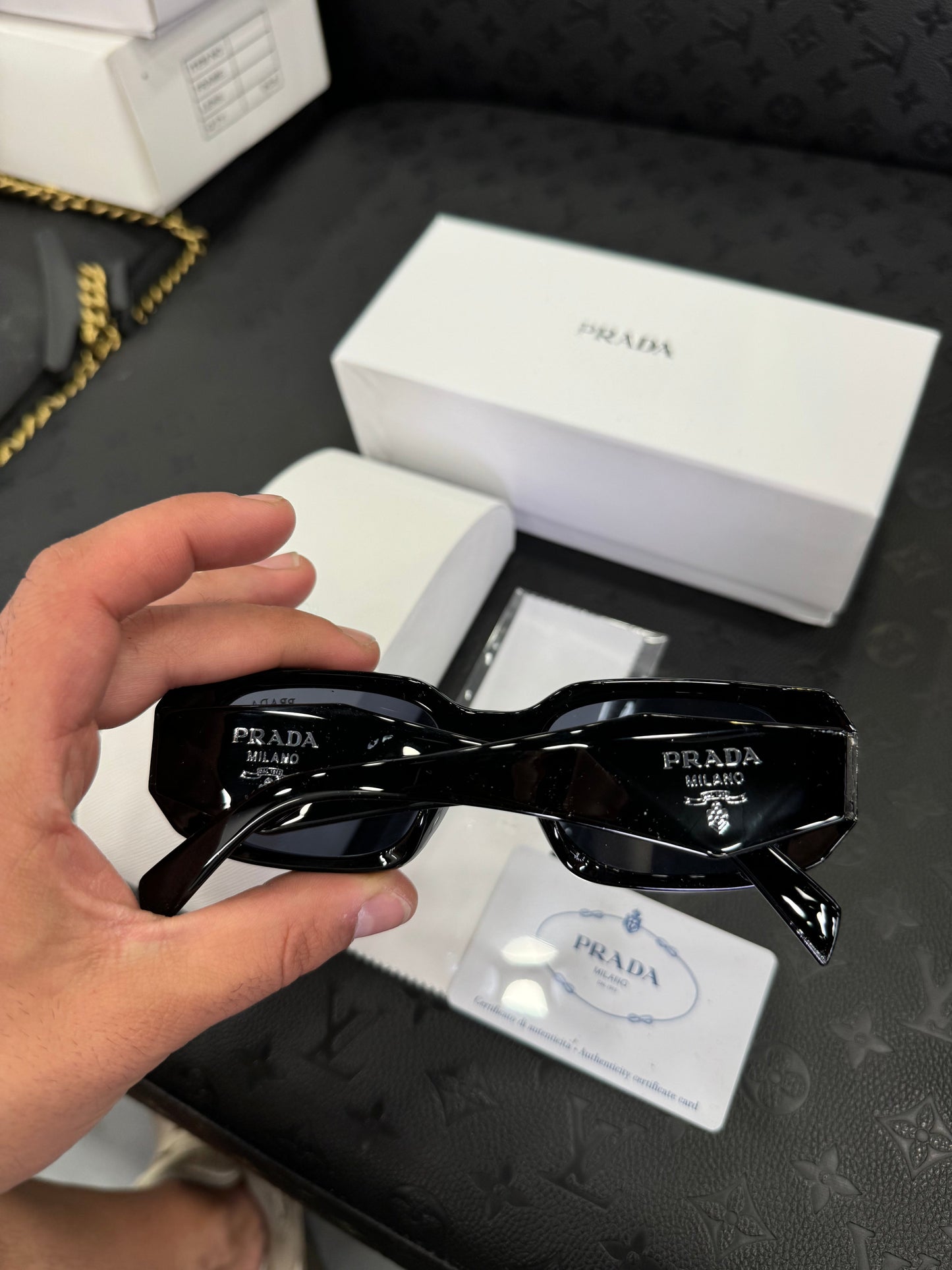 ΓΥΑΛΙΑ ΗΛΙΟΥ - PRADA