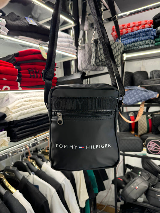 ΤΣΑΝΤΑΚΙ - TOMMY