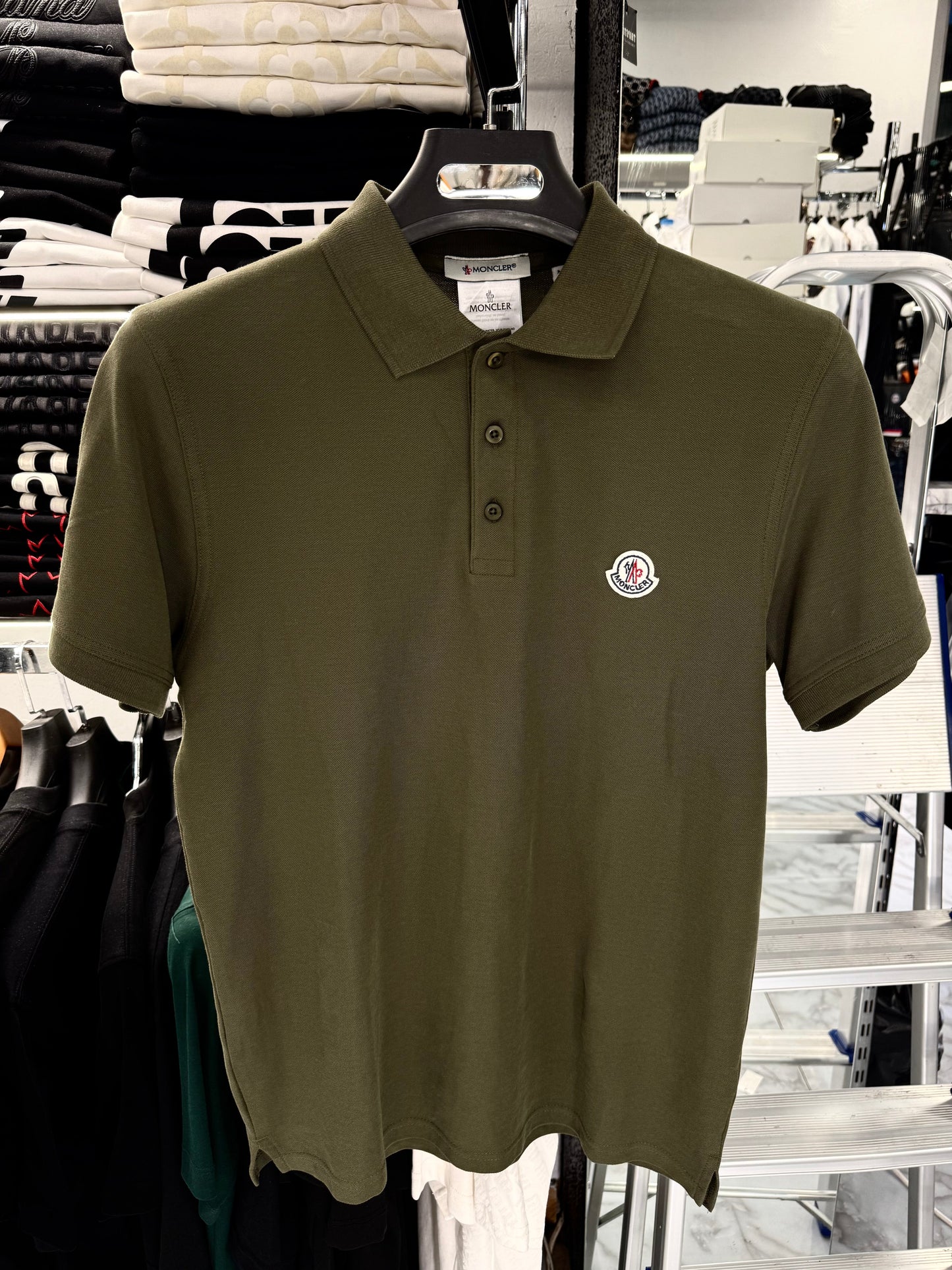 ΚΟΝΤΟΜΑΝΙΚΟ ΜΕ ΓΙΑΚΑ - MONCLER